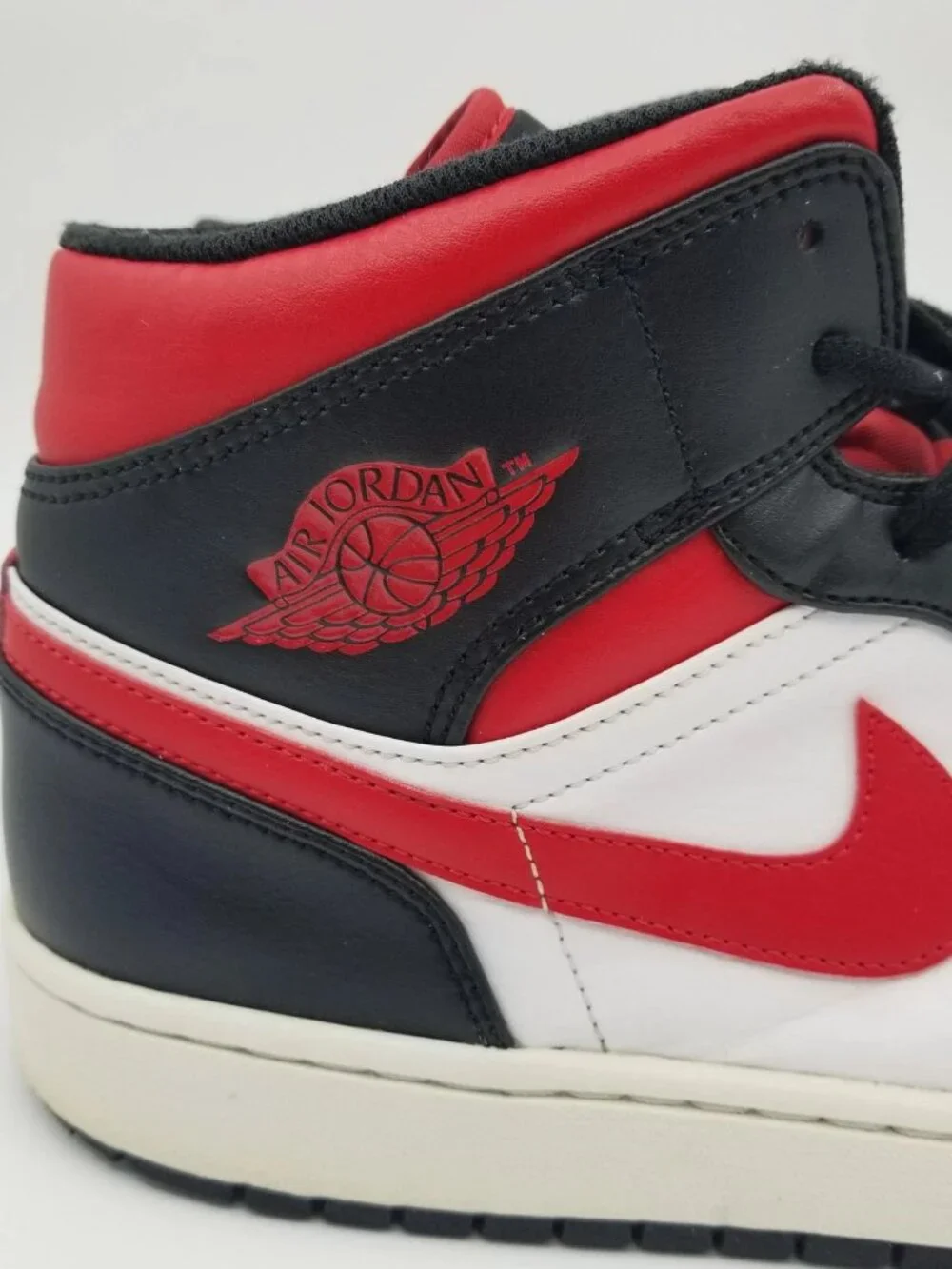 Air Jordan 1 Mid Shoes Mens Size 13 Bred Toe 554724-079 Nike Basketball Sneaker